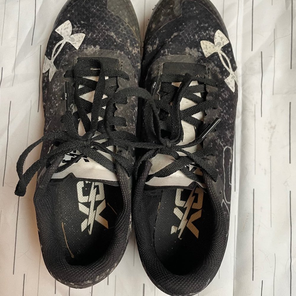 UNDER ARMOUR TRACK SHOES